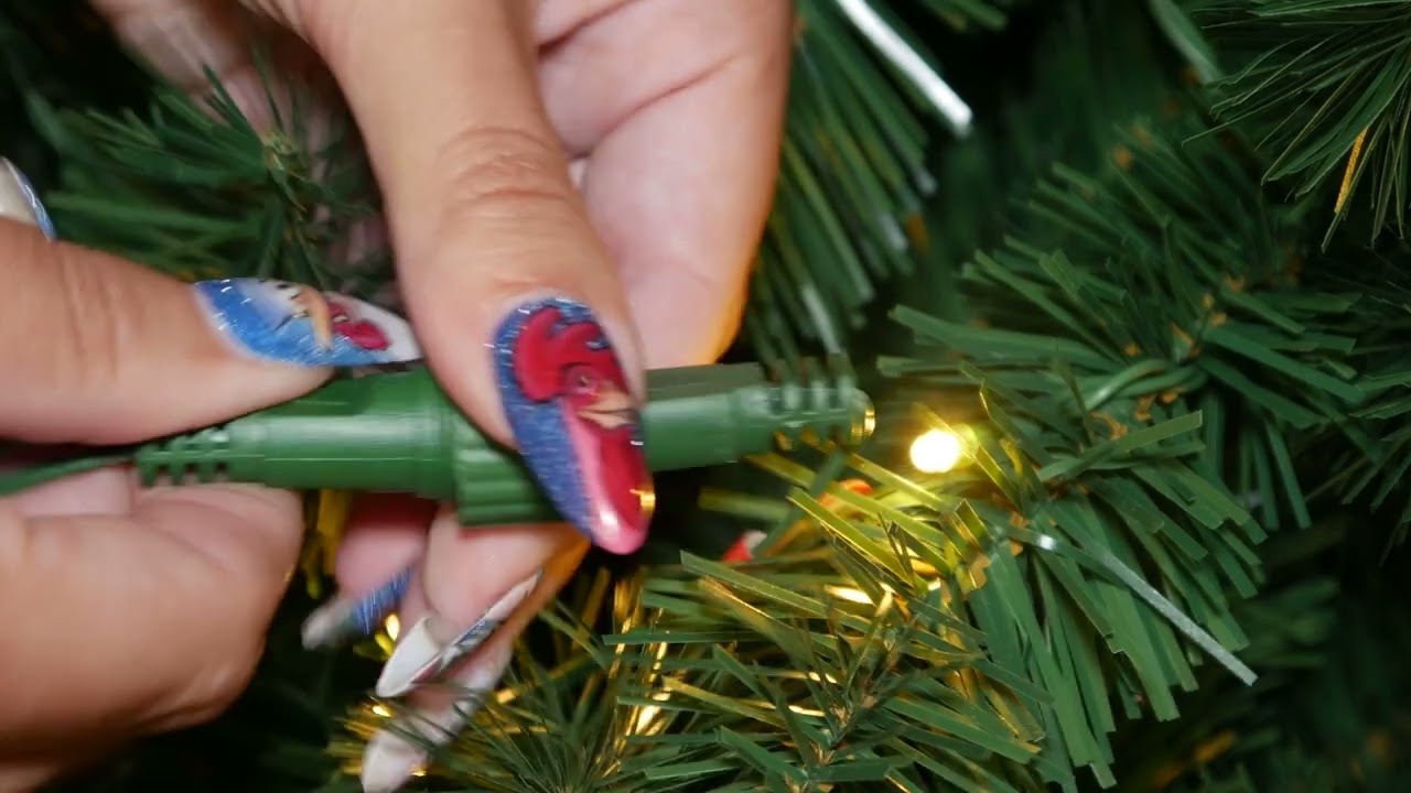 How to Fix the Lights on a Prelit Christmas Tree