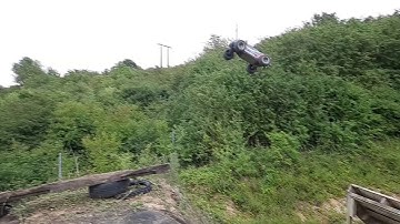 TRAXXAS RUSTLER 4X4 VXL SLOW MOTION