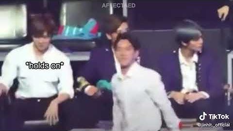 BTS  dancing while the stage shaking haahha