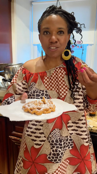 Easy Funnel cake recipe! Pancake mix, water, vegetable oil, sugar, vanilla extract #recipes #cake