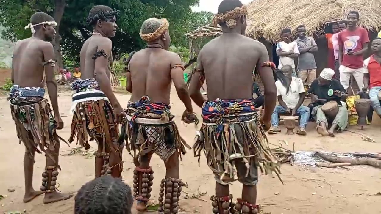 Ritos de iniciação _Emakhuwa_Official vídeo