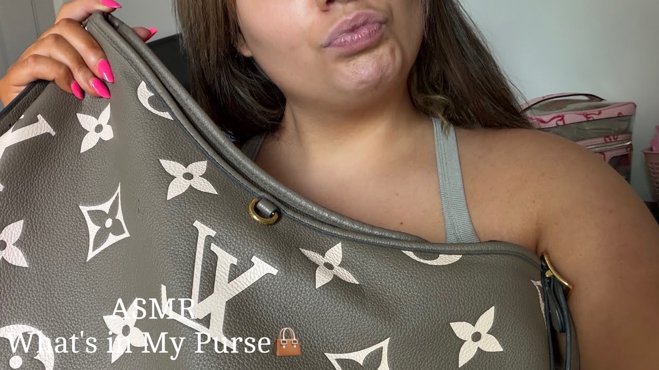 ASMR • What’s in My Purse👜 • Tapping & Scratching 