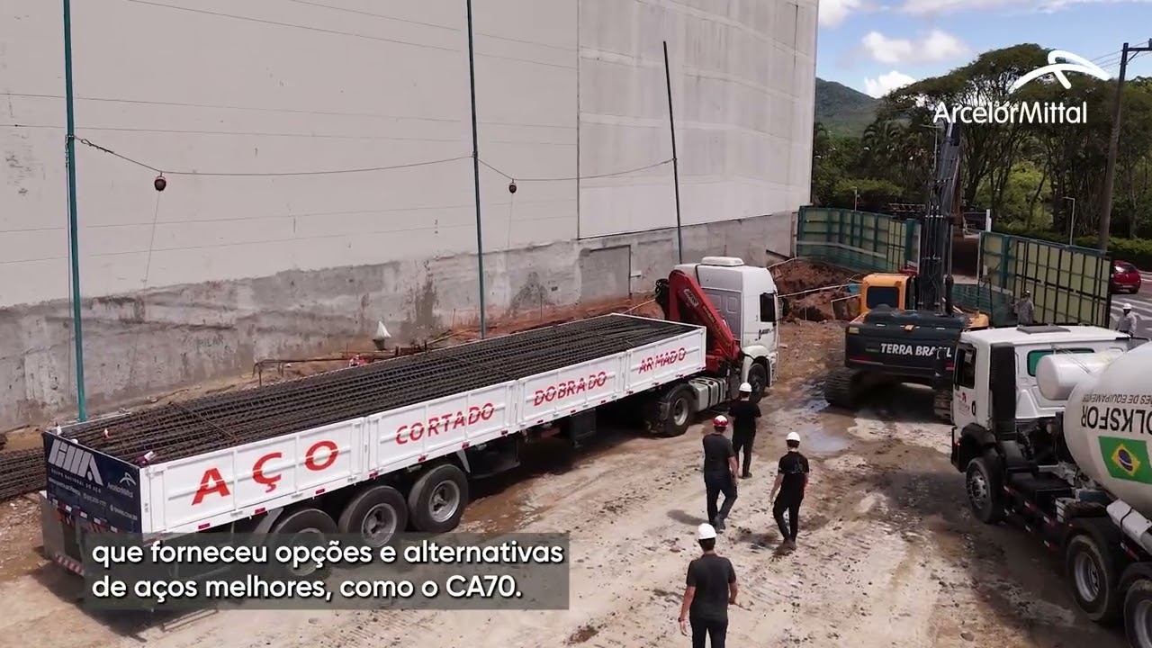 O aço da torre residencial mais alta do mundo, Balneário Camburiú - SC FG
