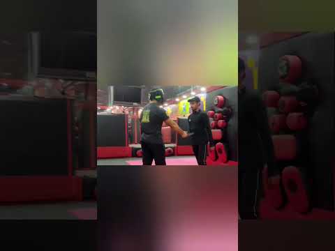 حركه رهيبه ومفاجة طيران السكين من يد الخصم في لمح البصر