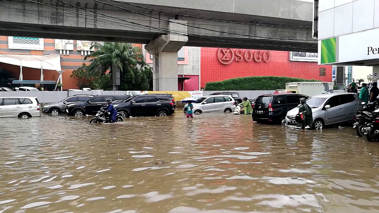 Banjir mall kelapa  gading  feb 15 2021 hari ini YouTube