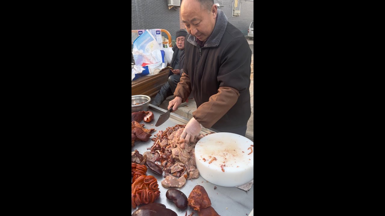 This Chinese Street Vendor’s Knife Skills Are INSANE 😱​ 