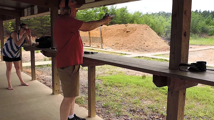 17 shots in 4.5 seconds from S&W 5906 9mm