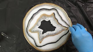 Resin Art Geode.  #resinart #geodeart #geode