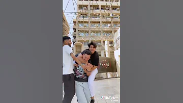 الشباب بتاعت الصيدليات يا عبد القادر 