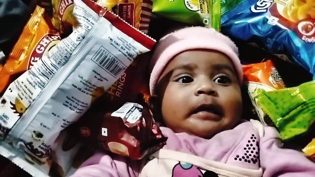 পুকি সোনার জন্য ওর বাবা কি নিয়ে আসলো।