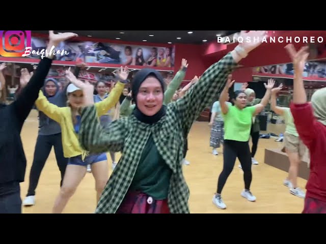 Sik asik cuma digeleng geleng senam kreasi/senam/tiktok viral/zumba/baiqshan lombok class=