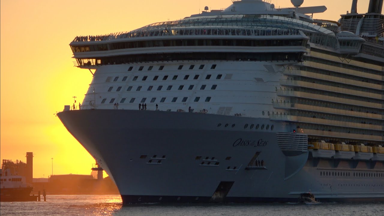 Amazing Sunday Sail Aways from Ft. Lauderdale!