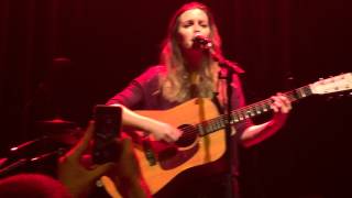 Leighton Meester- Run Away (Live)