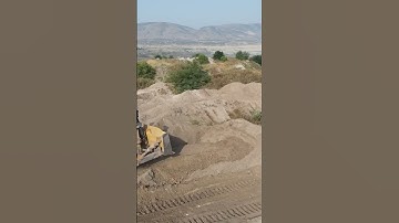 Caterpillar And Komatsu Bulldozer In Action!!!