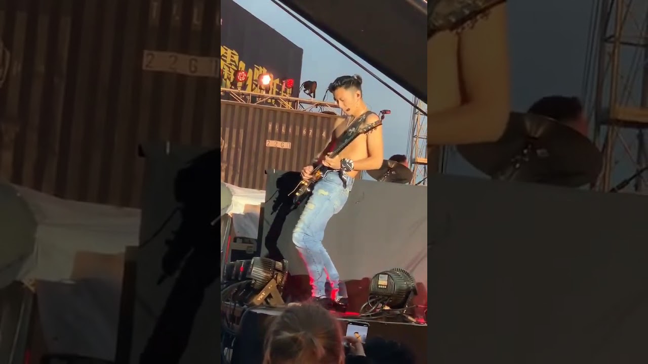 video phone beyonce mp3 谢霆锋玩起音乐还是那么帅 Tingfeng Tse is still so handsome in playing music