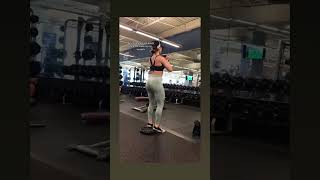 girl workouts leg day