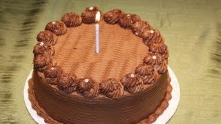 Learn how to decorate a chocolate cake with ganache filling. is also
great for cupcake decoration. easy and simple home made decoration
from p...