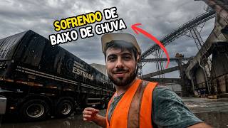 | SOFRENDO NA CHUVA PRA DESENGATAR O CAMINHÃO | 🚛🌩️