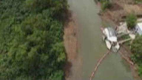 Automated device cleans polluted river in Panama