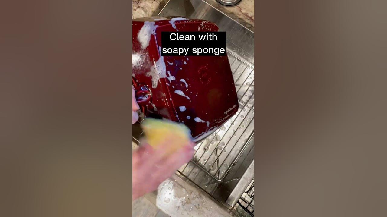 Cleaning the griddle. : r/staub