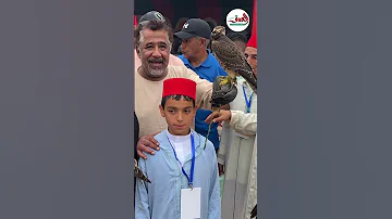 الشاب خالد يسرق الأضواء بموسم مولاي عبد الله أمغار وينبهر بعروض الصقور 