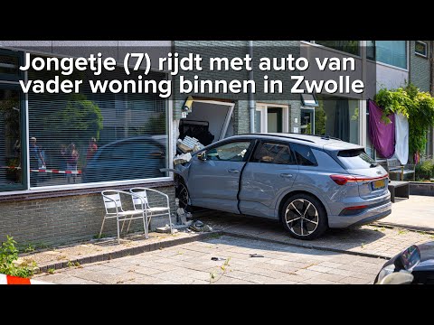 Jongetje (7) rijdt met auto woning overburen in aan de Waver in Zwolle - ©StefanVerkerk.nl