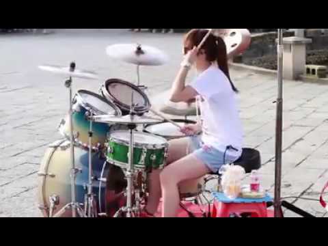 DRUMMER CEWEK INDONESIA
