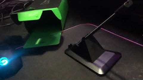 Razer mouse bungee V2 unboxing (one handed struggle)