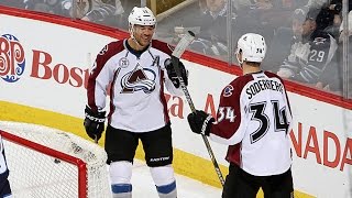 Soderberg sets up Iginla to beat Hellebuyck