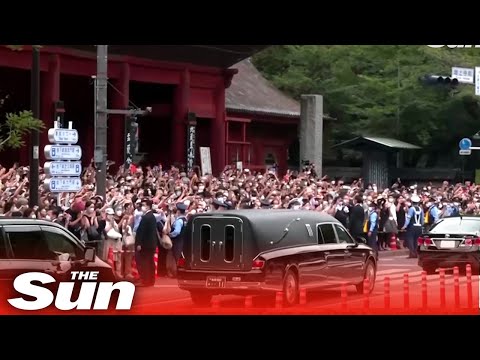Huge crowds applaud as hearse carrying Shinzo Abe passes through Tokyo