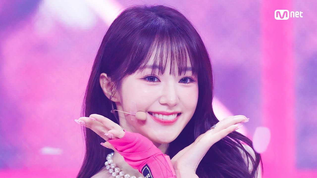 BLUSH - WOOAH (우아) [Music Bank] | KBS WORLD TV 240412