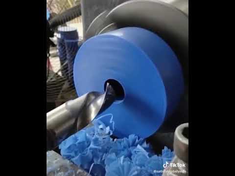 عملية ثقب مادة بلاستك