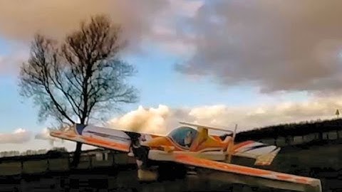 Plane Hits Cameraman Hobbyking Reaktor Maiden Flight