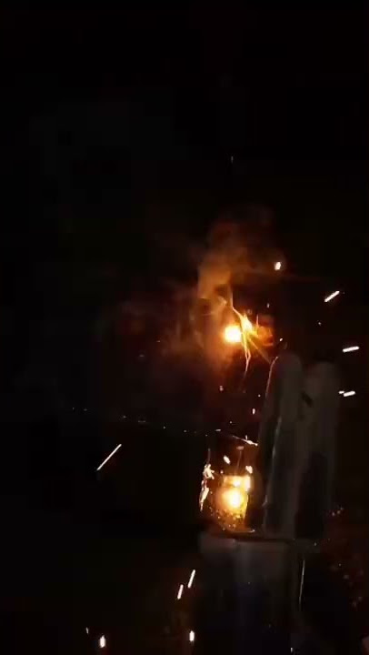 pengelasan di malam hari gais....