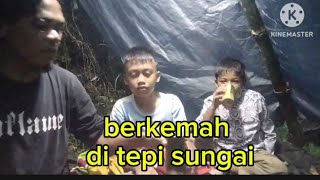 berkemah di tepi sungai di tengah hujan deras  !!anak anak tidur nyenyak