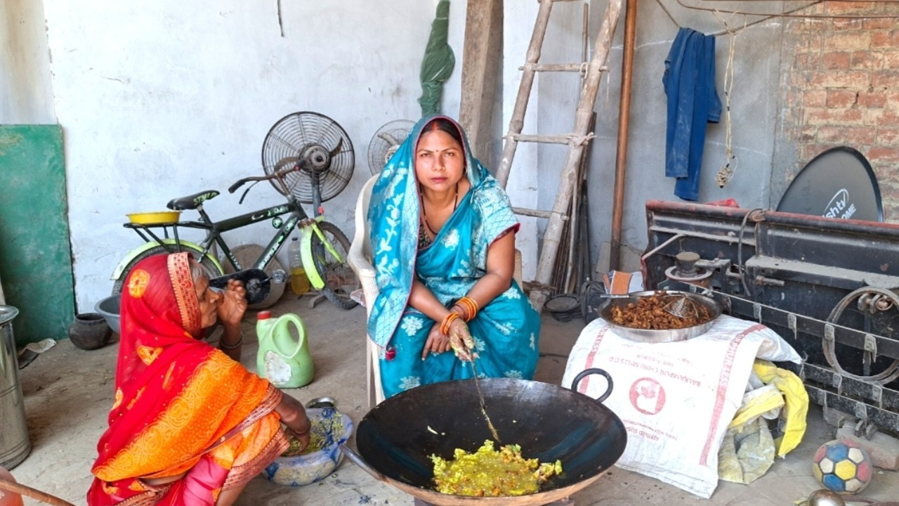 घर परिवार में शादी का माहौल बन रहा हैं 😊, अचानक से गाँव आना पड़ा | | Abha Village Ki Duniy Daily Vlog