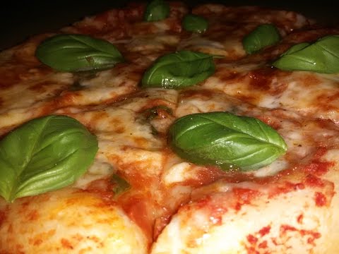 الوصفة-الأصلية-لبيتزا-الإيطالية-/البيتزا-مرجريتا/شهيوات-رمضانpizza-margherita
