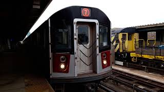 R188 (7) Express [7461-7465/7396-7400] + R188 (7) Local [7485-7481/7526-7530] at 46th Street