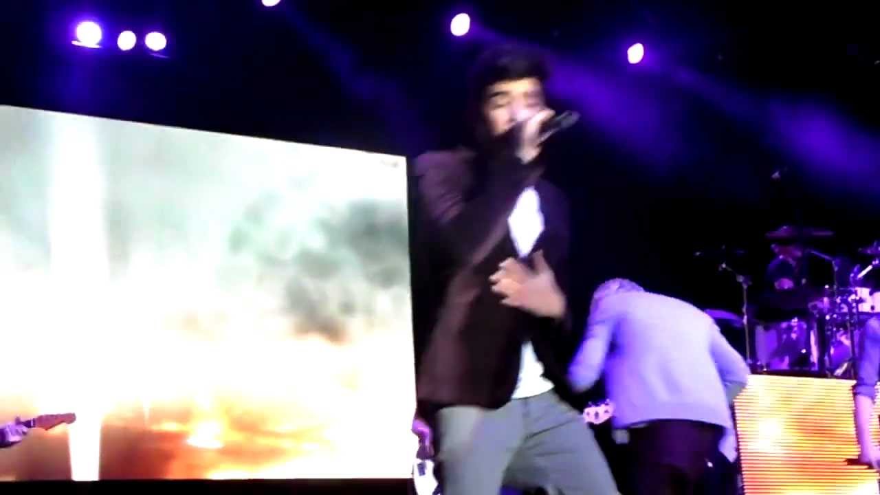 one direction - up all night HD close 19/12/11 live in southend