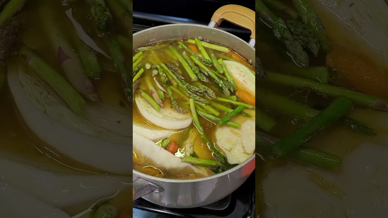 caldo de res, con colita costilla y chambarete, si lo ases así te va a encantar 😋 