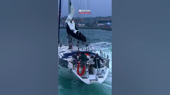 WATCH THE CAPTAIN EXPERTLY SAIL THIS BOAT THROUGH ROUGH WATERS!!! | CAPBRETON, FRANCE | BOAT ZONE