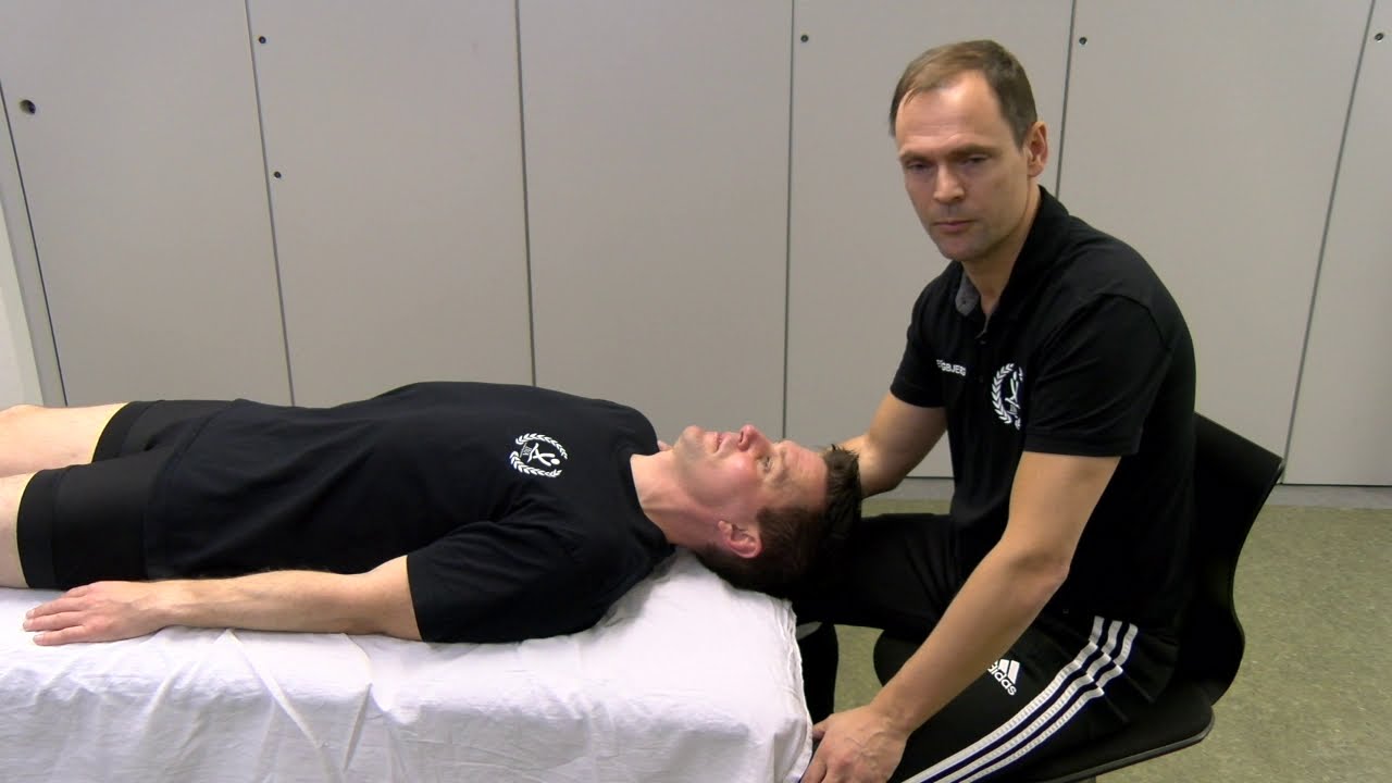 Udstrækning af ryggen - V/rygliggende klient