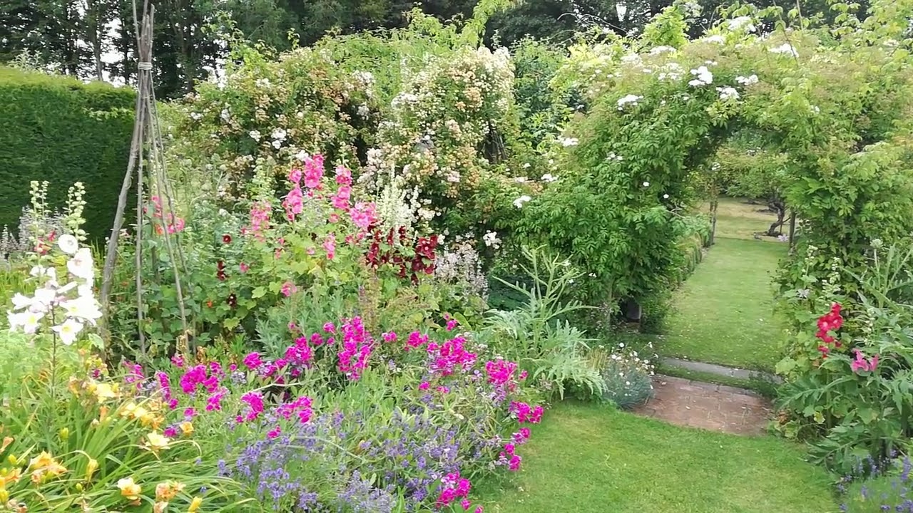 A Gertrude Jekyll Garden.The Manor House Garden, Upton Grey. Hants