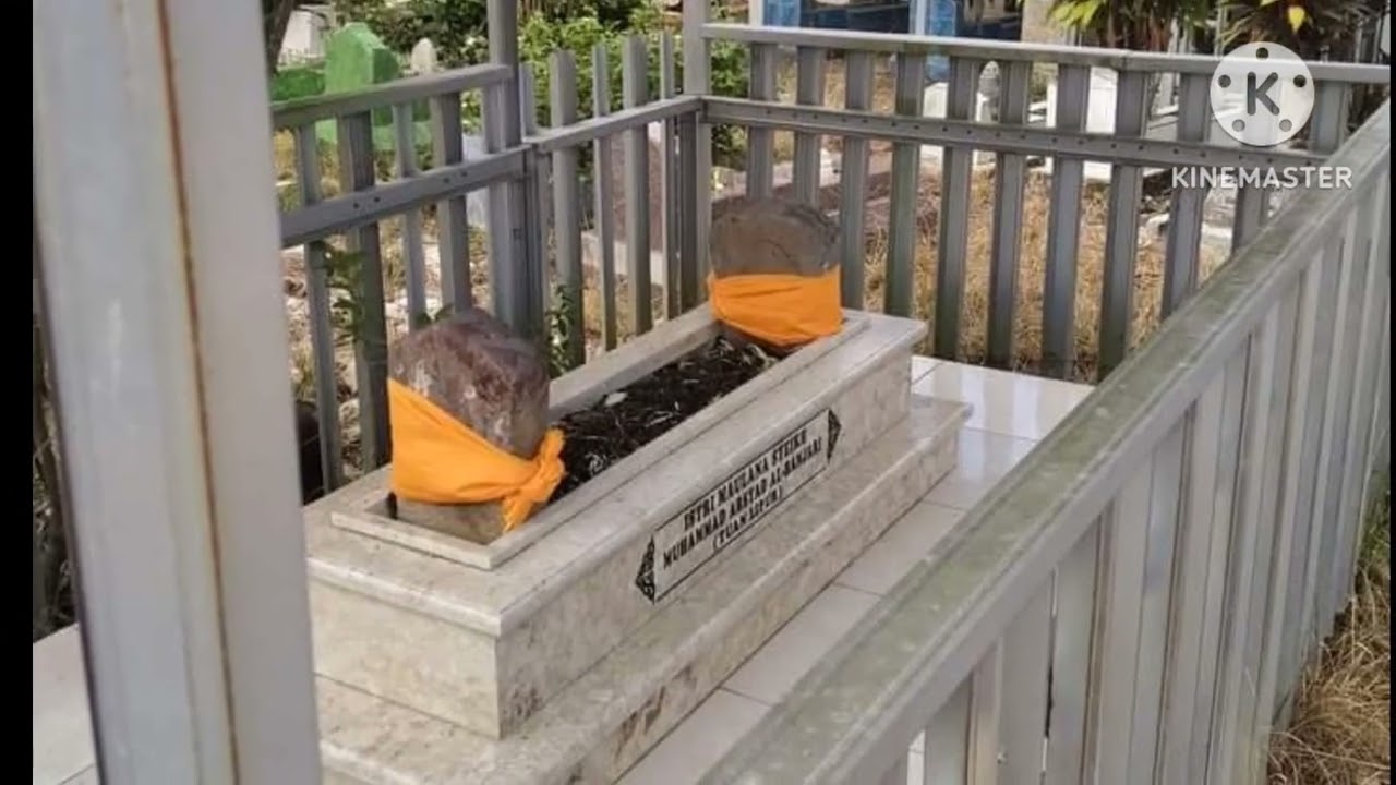 INILAH MAQAM 7 ISTRI DATU KALAMPAYAN DARI 11 ISTRI BELIAU YANG DIKETAHUI KEBERADAANNYA.