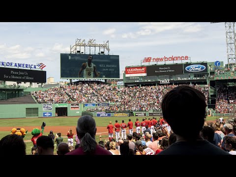 Moment of silence held at Fenway Park for Bill Russell