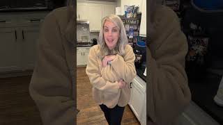 This baby wearing fleece jacket is GENIUS!!!! #mommymusthaves #babywearing #babywearingjacket