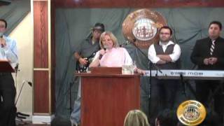 House cleaning services  & a BATALHA ESPIRITUAL - REBECCA BROWN