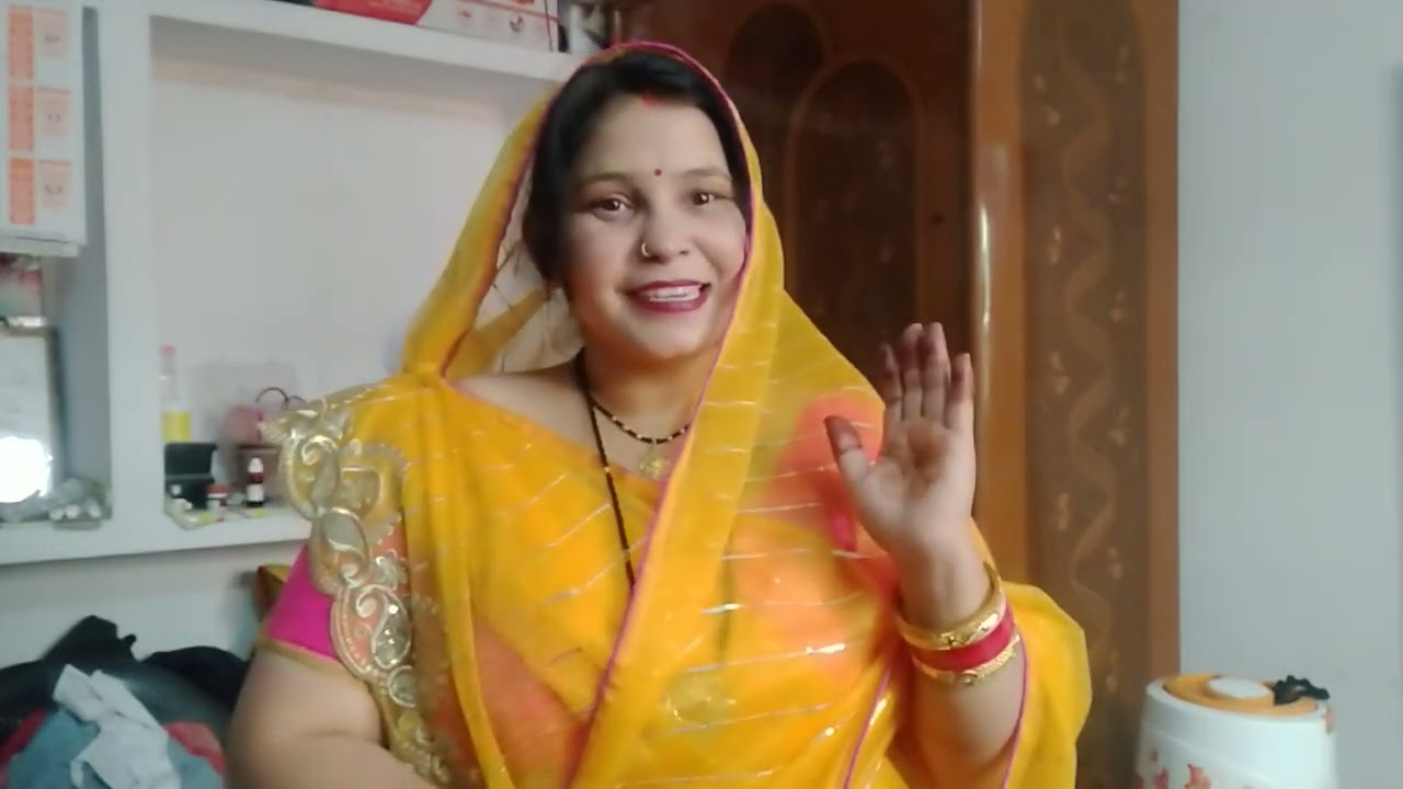 चूड़ी बेच चूड़ी हरवा बजरिया में नाच के गाने