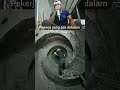 pekerja yang ada di dalam truck molen