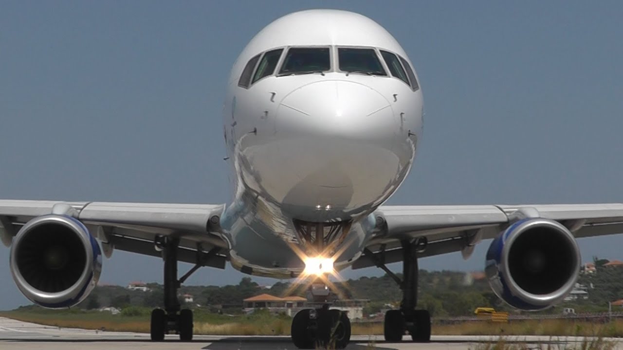 Waving Pilots at Skiathos, the 2nd St Maarten! The Joy of Planespotting!